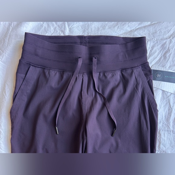 NWT Lululemon Dance Studio Crop II Black Cherry Size 4 - Picture 5 of 12